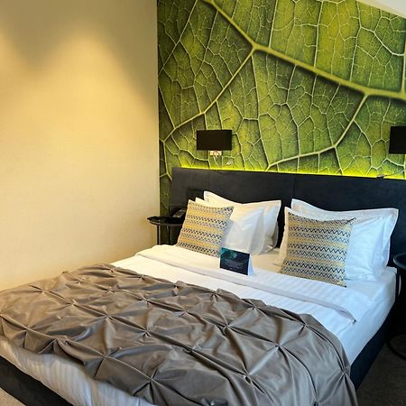 Noble Boutique Hotel Lutsʼk Esterno foto