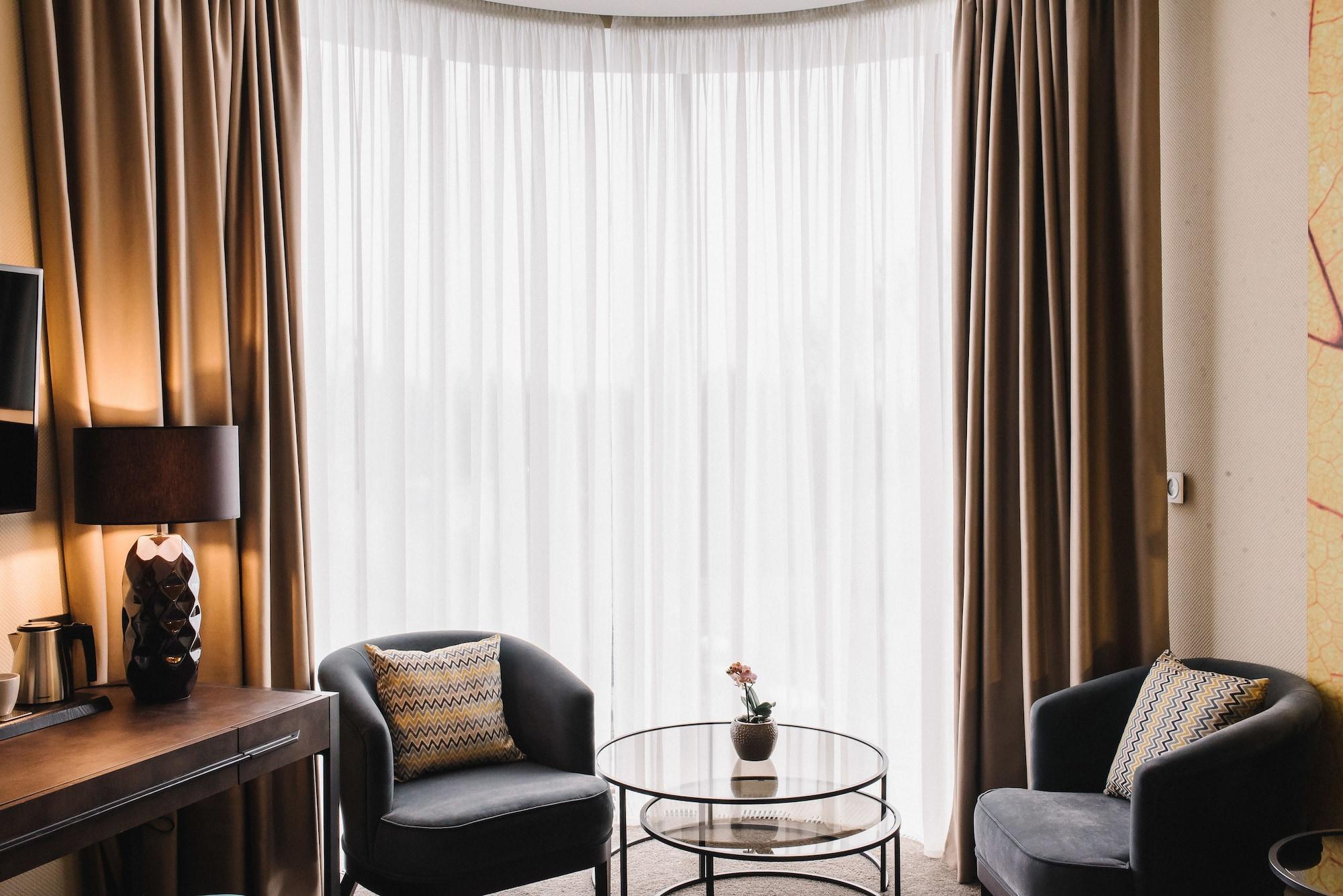 Noble Boutique Hotel Lutsʼk Esterno foto