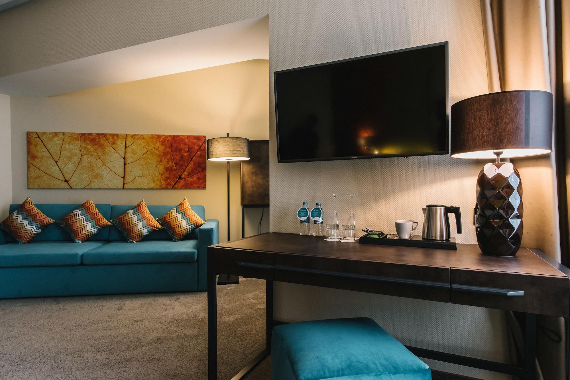 Noble Boutique Hotel Lutsʼk Esterno foto