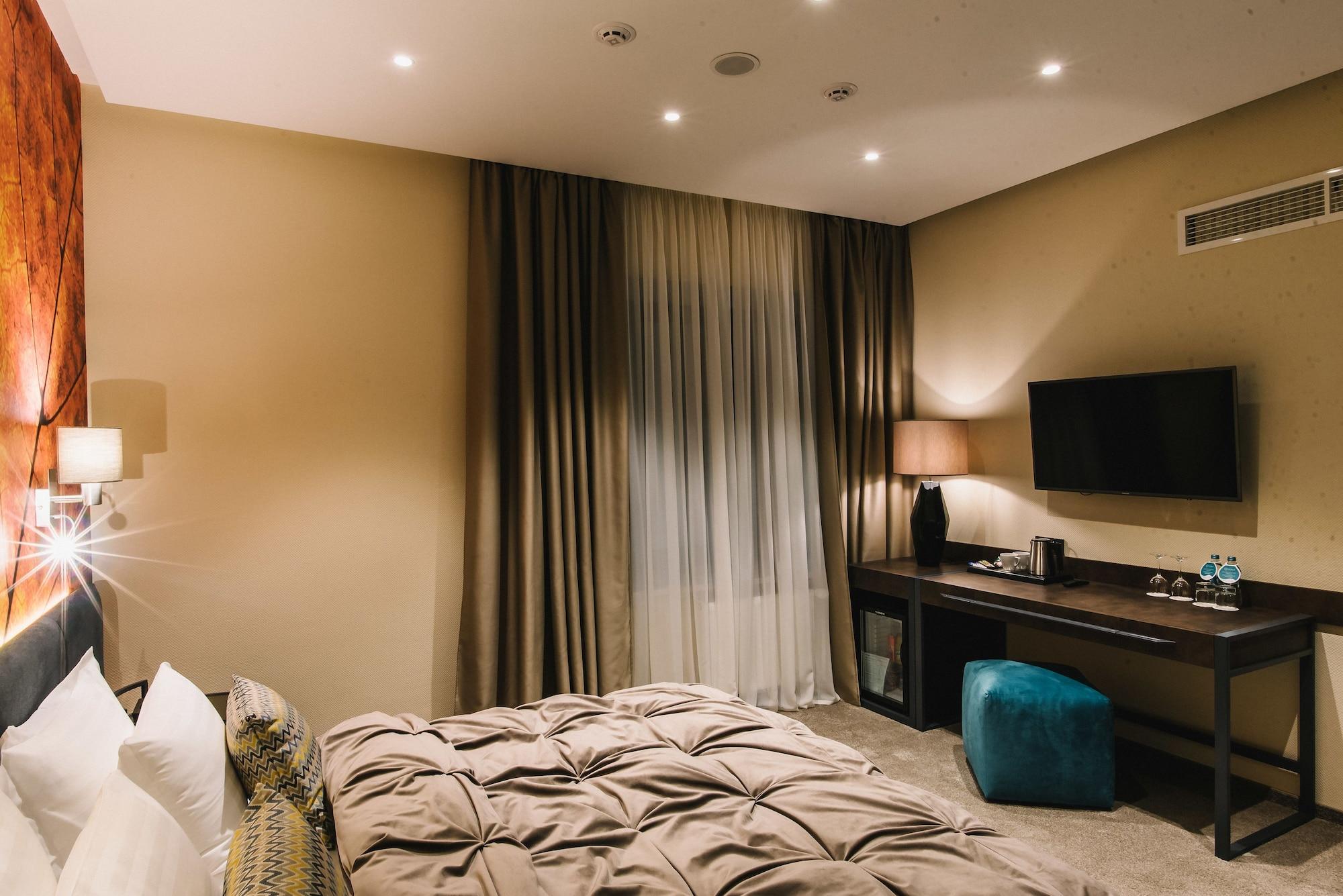 Noble Boutique Hotel Lutsʼk Esterno foto