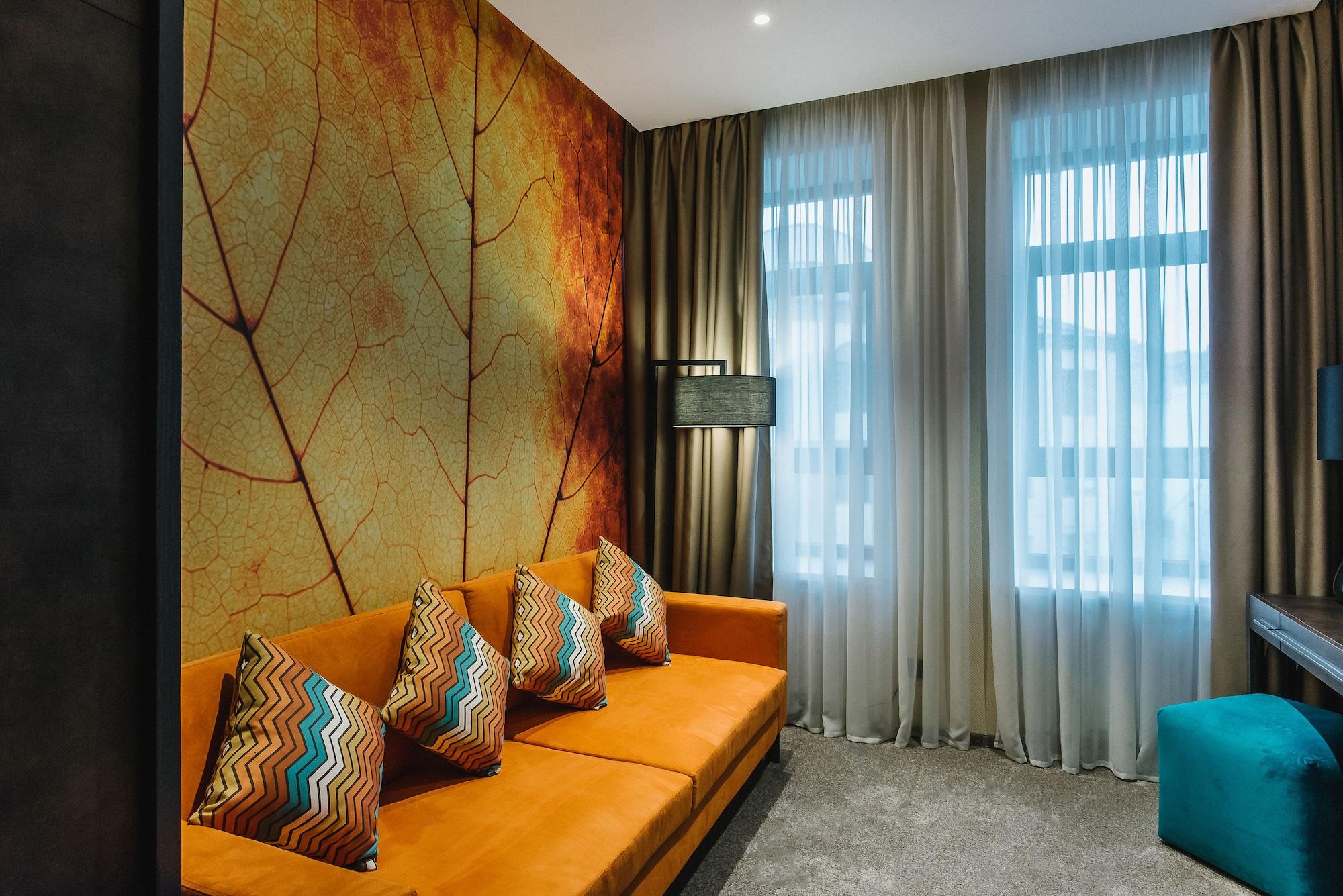 Noble Boutique Hotel Lutsʼk Esterno foto