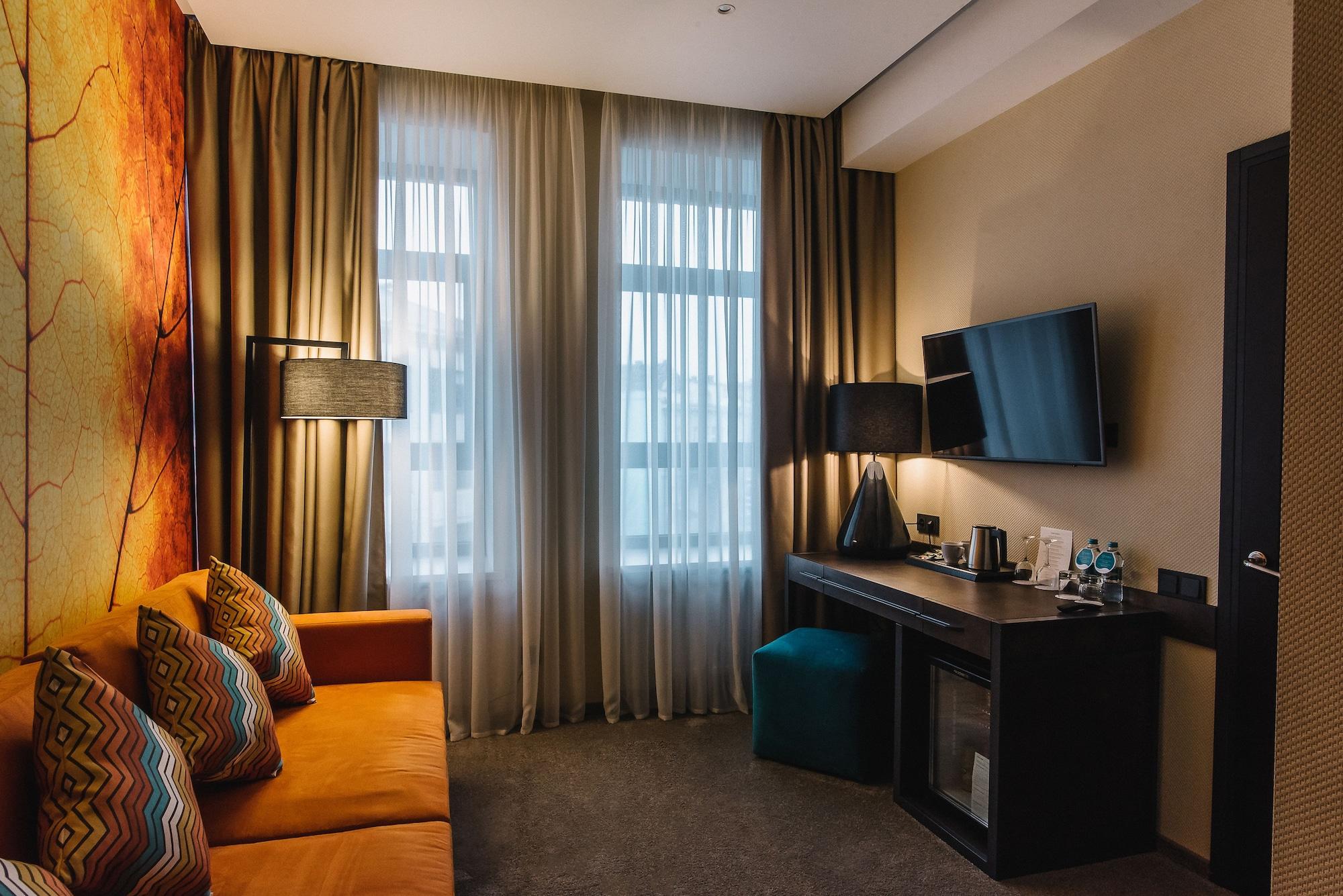 Noble Boutique Hotel Lutsʼk Esterno foto