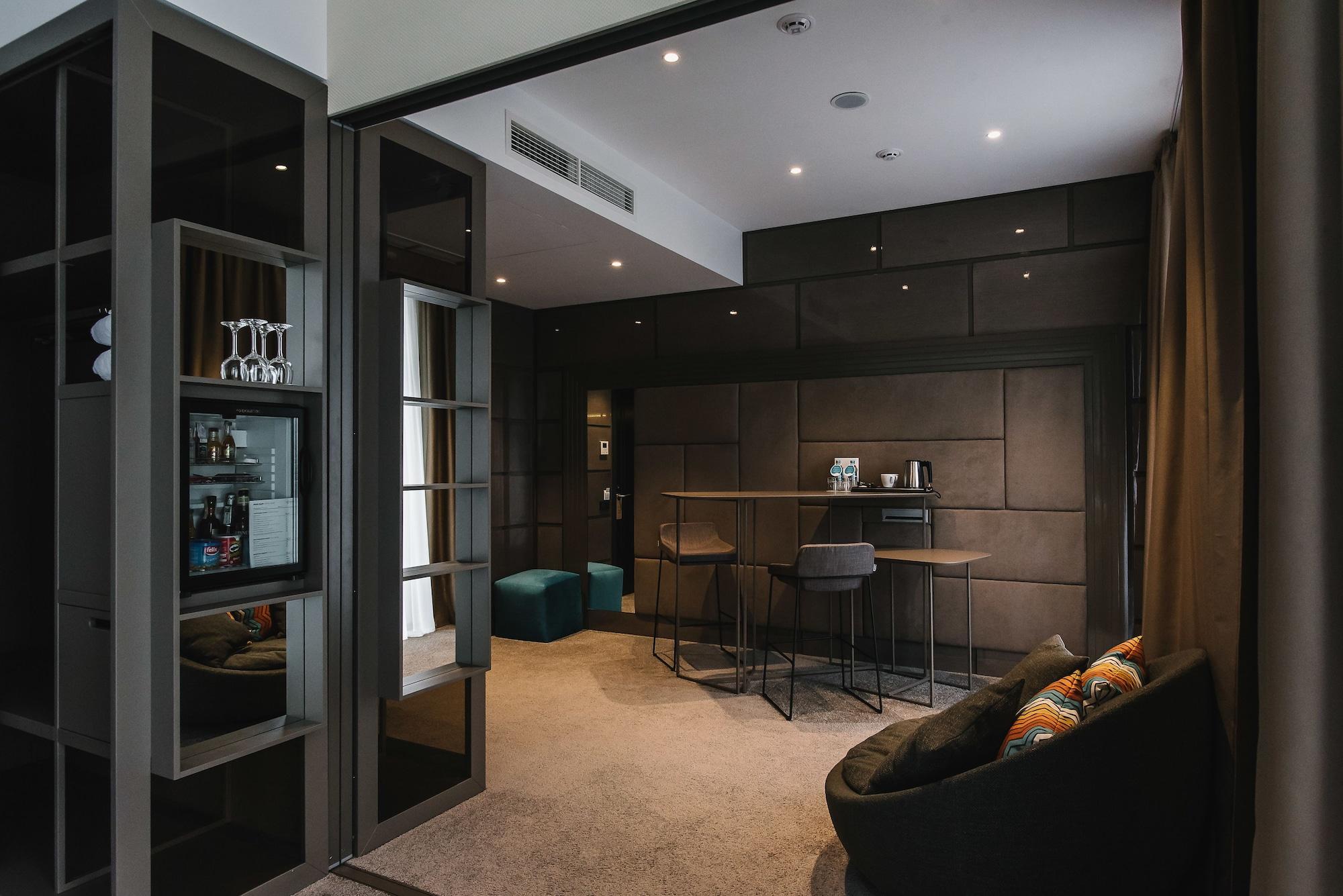 Noble Boutique Hotel Lutsʼk Esterno foto