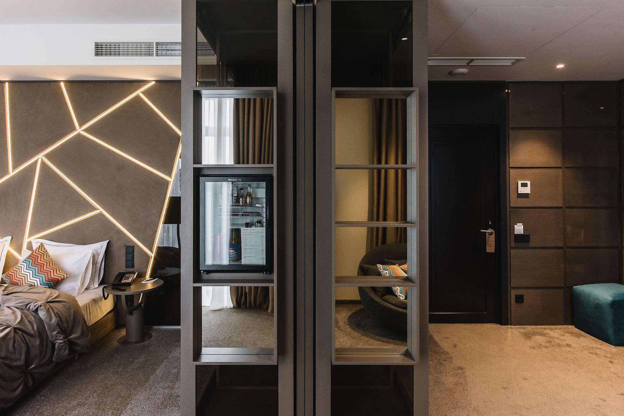 Noble Boutique Hotel Lutsʼk Esterno foto