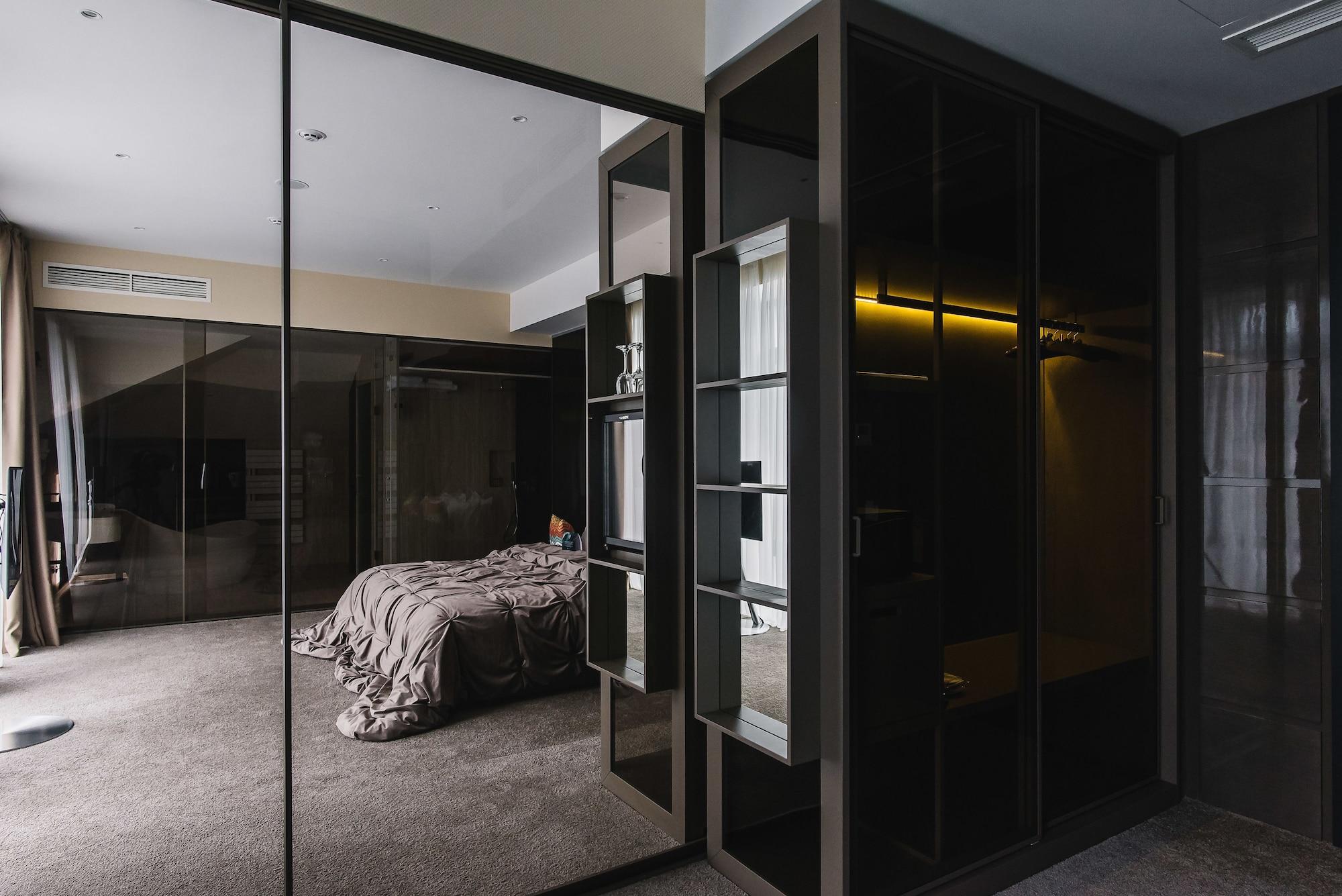 Noble Boutique Hotel Lutsʼk Esterno foto