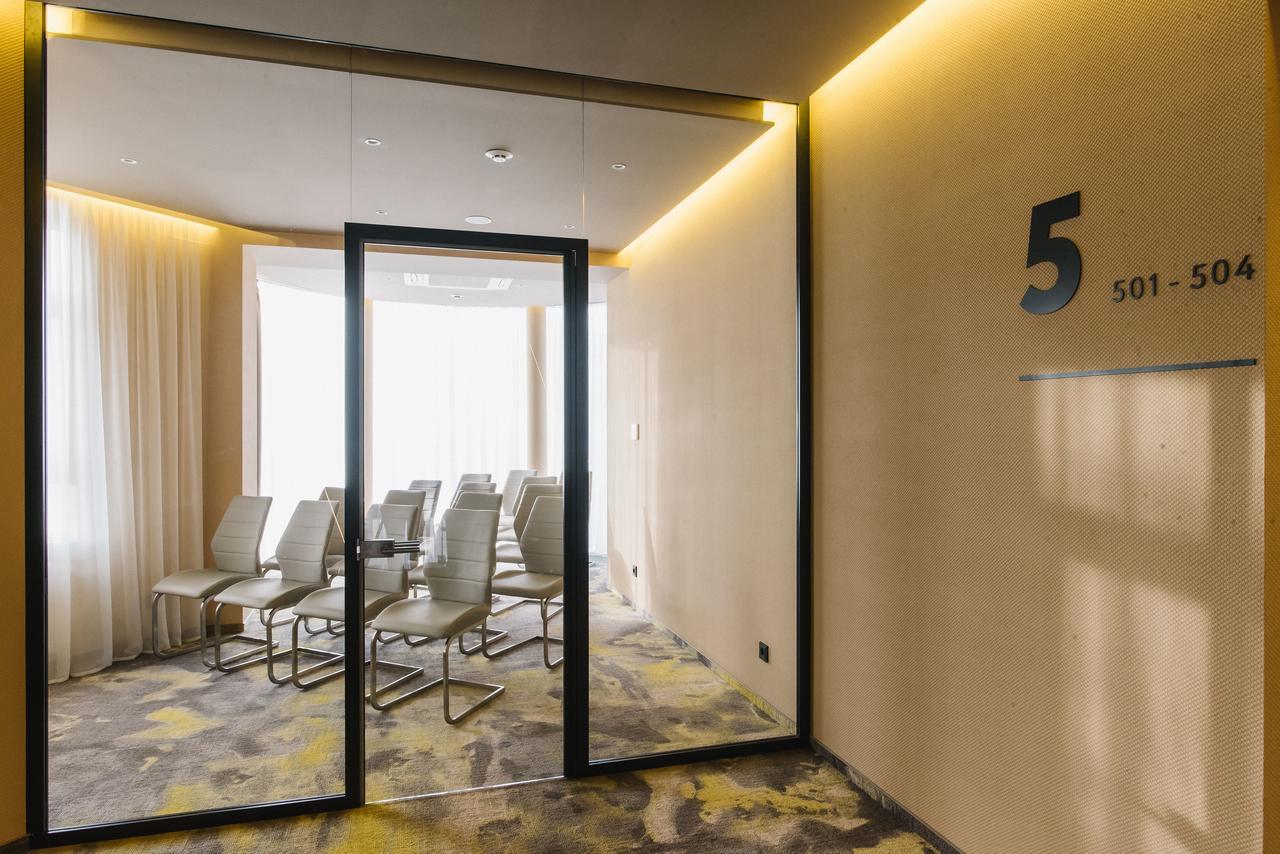 Noble Boutique Hotel Lutsʼk Esterno foto