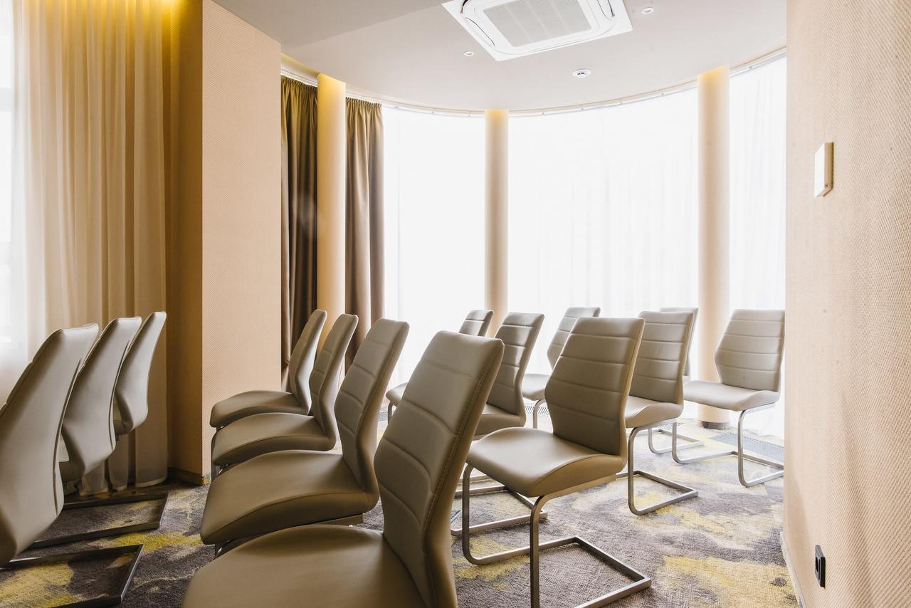 Noble Boutique Hotel Lutsʼk Esterno foto
