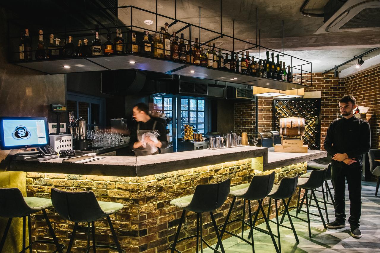 Noble Boutique Hotel Lutsʼk Esterno foto