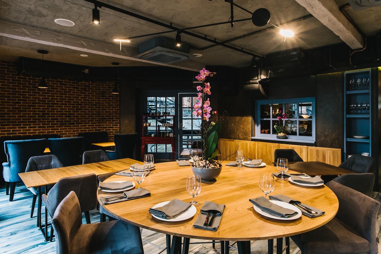 Noble Boutique Hotel Lutsʼk Esterno foto