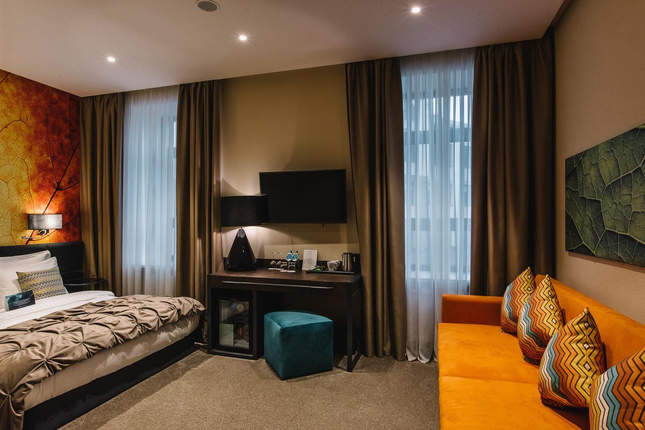Noble Boutique Hotel Lutsʼk Esterno foto