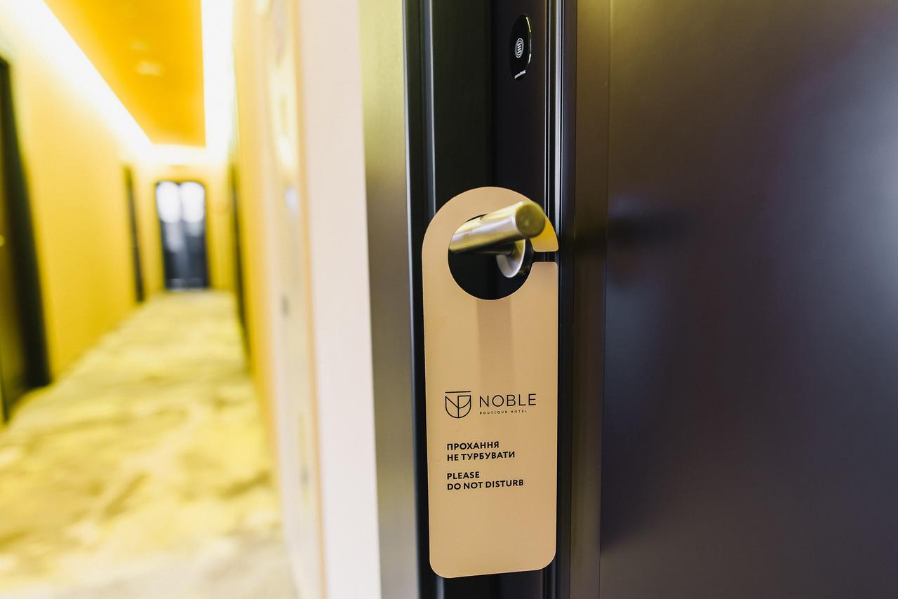 Noble Boutique Hotel Lutsʼk Esterno foto