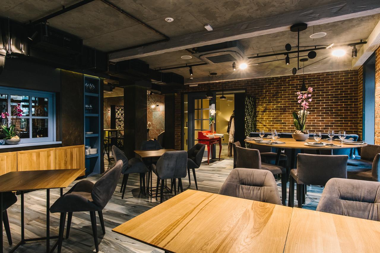 Noble Boutique Hotel Lutsʼk Esterno foto